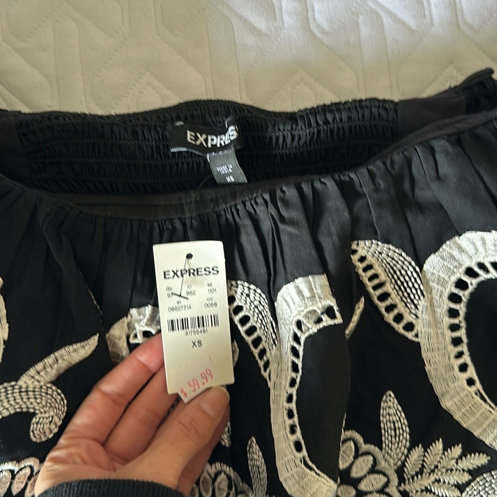 NWT Express off the shoulders floral top - Picture 2 of 7